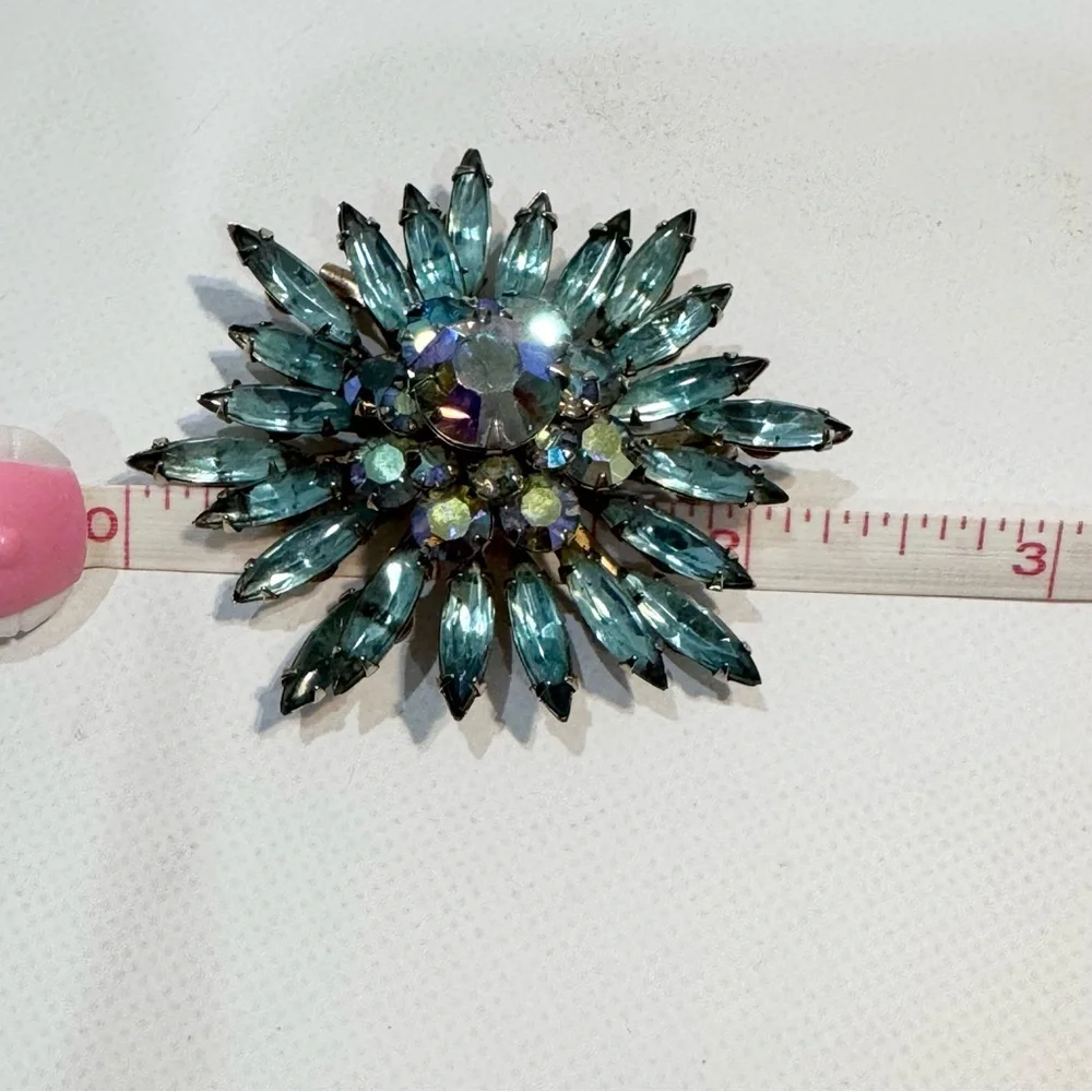 Vintage Unsigned Aqua Blue AB Crystal Navette Starburst Flower Brooch Pin - Picture 9 of 11